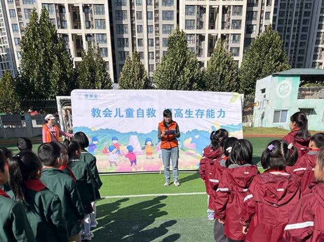 街小学：家长进课堂教学生自救爱游戏爱体育郑州高新区莲花(图4)